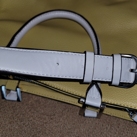 Guess purse - Picture 9 of 12